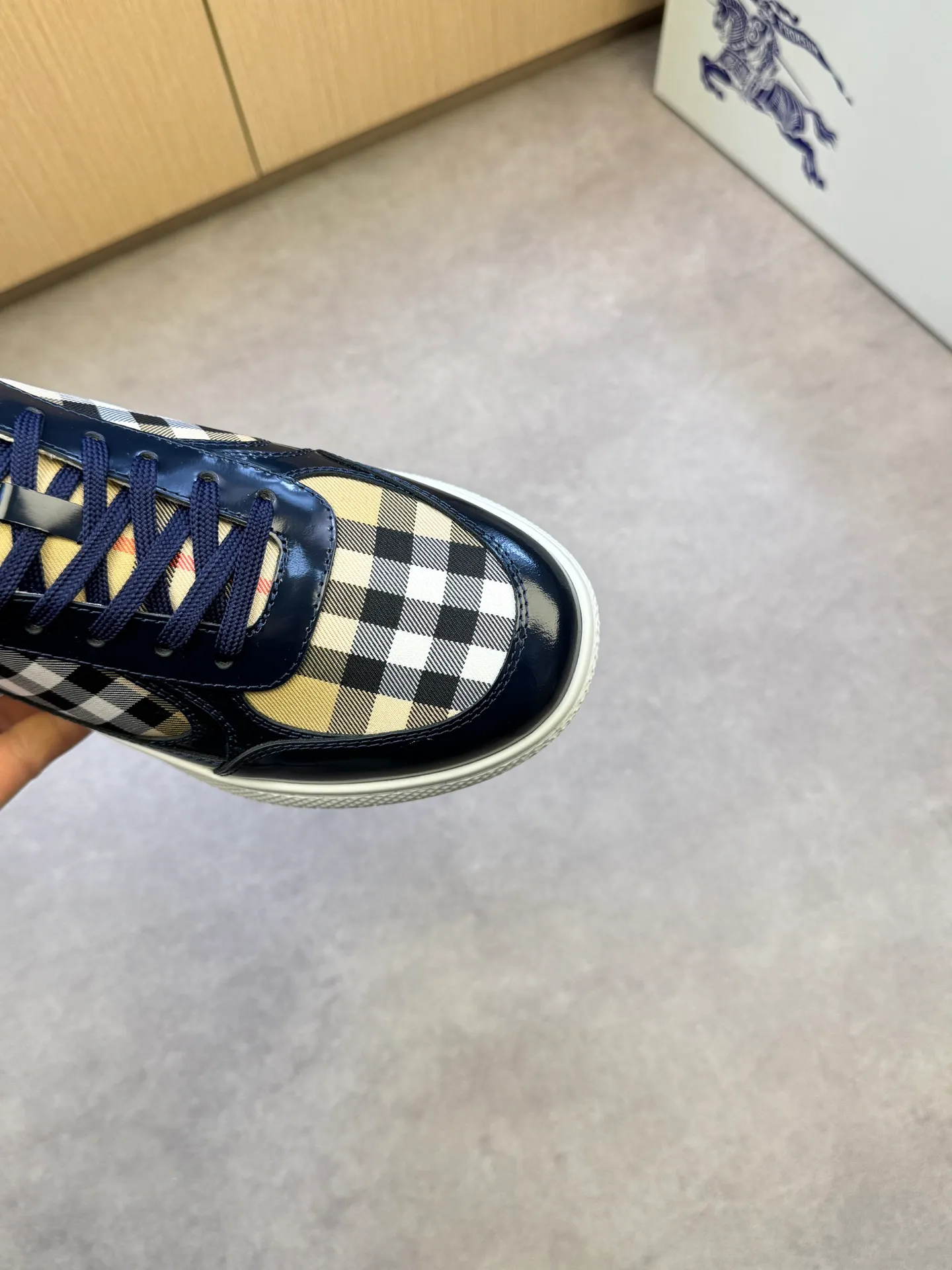 P400 [BURBERRY] Burberry casual sports sneakers - Upper: imported 🔝 open edge beaded calfskin, brand totem cloth, tongue brand cloth label - Inner: water-dyed cowhide - Outsole: ultra-light TPR rubber; two-color molded outsole - Super high quality control·Fine workmanship: highlighted (high-end, extravagance, grade) -Size: 38-44 (Male 45, can be customized)·BBR0372